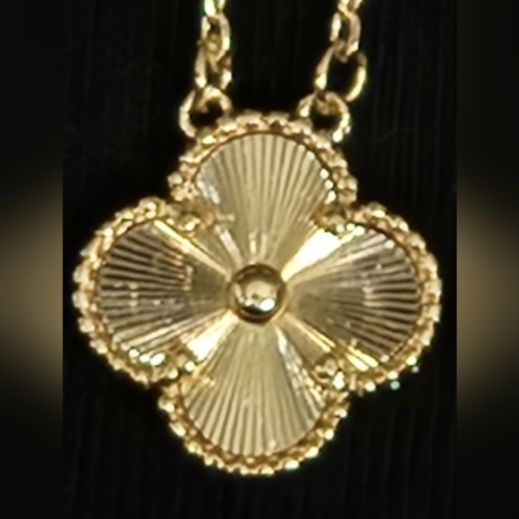 Gold Plated Lucky 4 Leaf Clover Womens Pendant Necklace - Picture 6 of 8